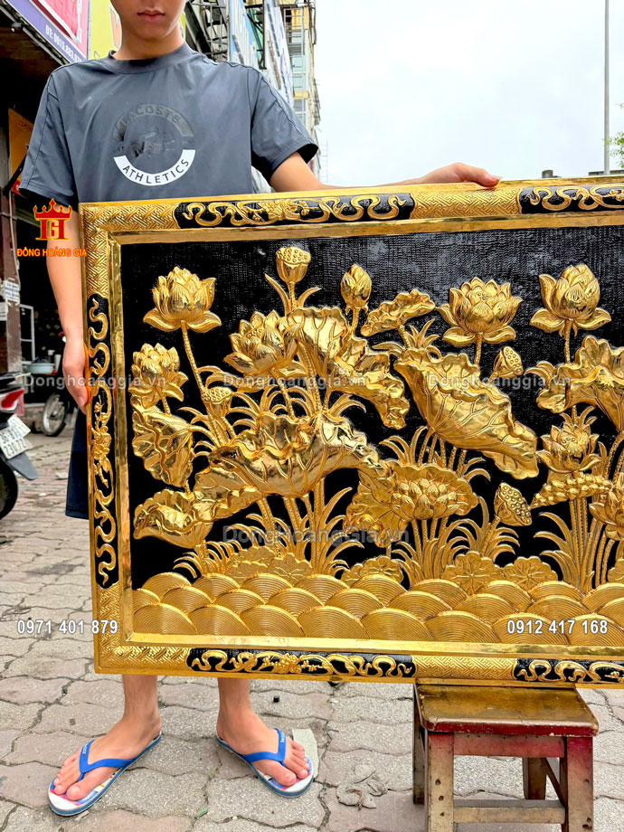 Từng đường nét trên tranh được chế tác vô cùng tinh xảo